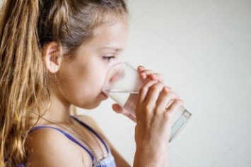 Девочка впала в кому, потому что родители заставили ее выпить шесть литров воды