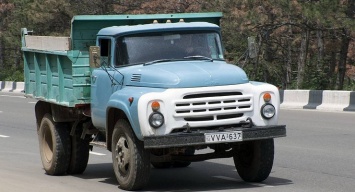 Почему ЗИЛ-130 в СССР красили строго в голубой цвет