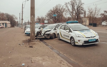 В Киеве полицейский Prius "влетел" в столб