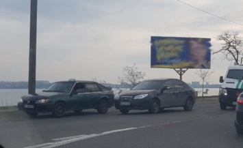 В Николаеве из-за небольшого ДТП возникают заторы на Варваровском мосту