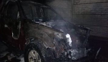 У семьи загорелась вторая машина за неделю: полиция расследует поджог
