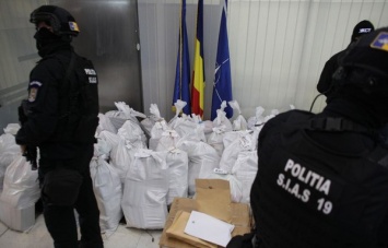 В Румынии нашли перевернутую лодку с огромной партией кокаина общей стоимостью €300 миллионов