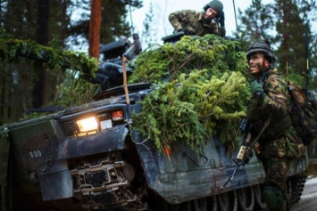 Шведский военный погиб под БМП на учениях