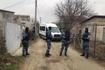 В Крыму проходит сразу 20 обысков в домах крымских татар