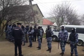 В оккупированном Крыму ФСБ проводит обыски у крымских татар