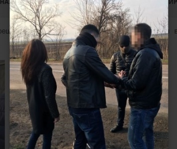 На пути в запорожский аэропорт задержали турка, который вез девушку в сексуальное рабство (ФОТО)