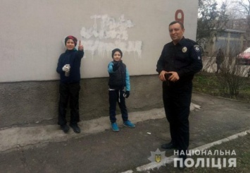 На Донетчине полицейские привлекли детей к борьбе с рекламой уличных наркотиков