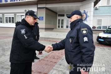 На Луганщине сотрудникам изолятора временного содержания передали новые служебные автомобили: опубликованы фото