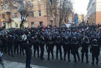 "Нацдружины" вышли на митинг против Порошенко в Виннице: есть пострадавшие и задержанные