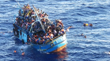 Мигранты «отблагодарили» экипаж судна, который их спас: «только в бинокль»
