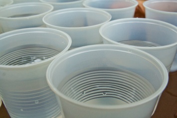 Европарламент принял закон о запрете одноразовой пластиковой посуды