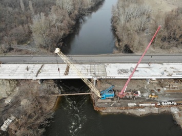 Строительство моста через Псел показали с высоты птичьего полета (фото)