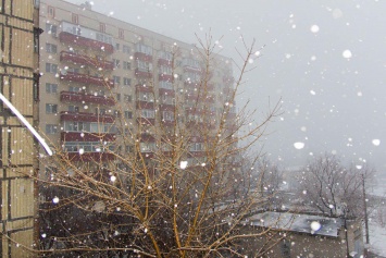 Весенний Днепр: в городе пошел снег