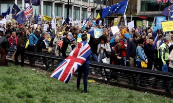 Британский парламент завтра попробует еще раз проголосовать за сделку по Brexit