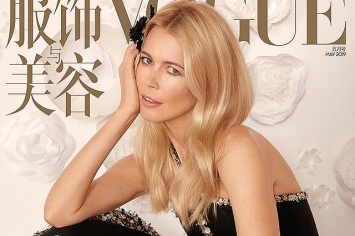 Клаудия Шиффер впервые украсила обложку китайского Vogue в память о Карле Лагерфельде