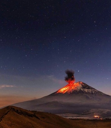 В Мексике проснулся опаснейший вулкан: фото и видео огненной стихии