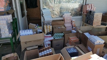 Контрафакт на миллион: у крымского бизнесмена изъяли почти 16 тыс пачек сигарет