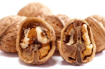Ученые: Грецкие орехи могут помочь вылечить рак молочной железы
