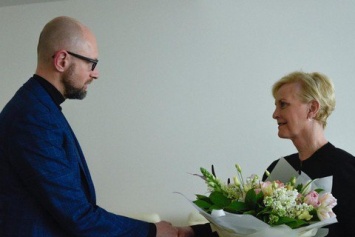 Яценюк встретился с вдовой Маккейна в Киеве