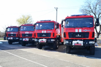 Автопарк николаевских спасателей пополнился 4 новыми пожарными автомобилями