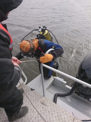 Полтавские водолазы прибыли помочь в поисках девушки, утонувшей в Днепре