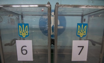 В Киеве разгорелся скандал на избирательном участке из-за ручек с исчезающими чернилами. Видео