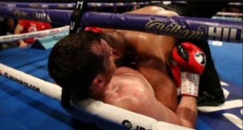 Британский боксер во время поединка покусал своего соперника