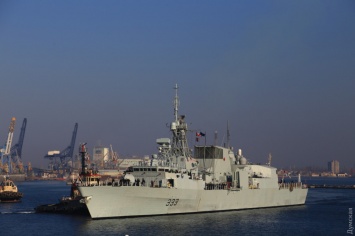 В Одессу зашли испанский и канадский фрегаты: на борт обещают пустить всех желающих