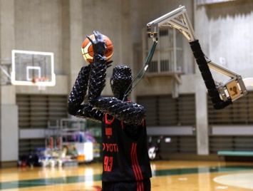 Toyota разработала двухметрового робота-баскетболиста, который показал высокую точность трехочковых бросков