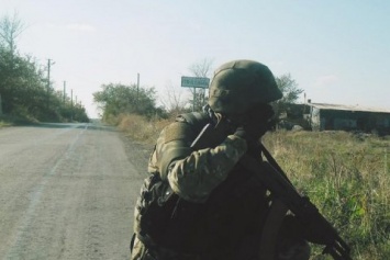 Военным-контрактникам в зоне ООС повысили зарплаты