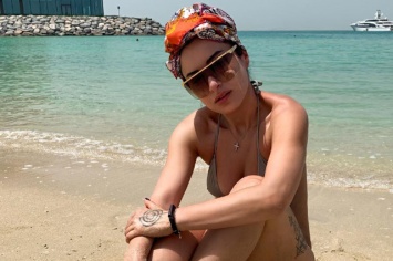 Тина Канделаки отдыхает в Дубае и публикует фото в бикини