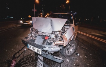 В Киеве произошло двойное ДТП с участием трех авто