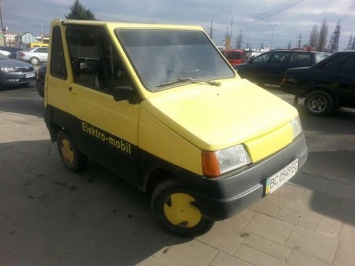 В Украине засняли редчайший ретро-электромобиль с деталями от Икаруса