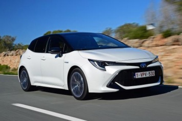 «Среди конкурентов - выразительнее всех»: Стоит ли купить новую Toyota Corolla, рассказала обзорщица