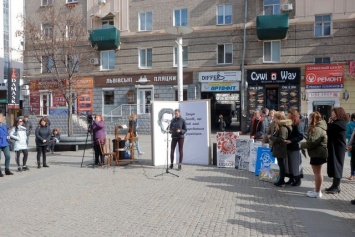 «2019 секунд. Читаем Гончара»: В Днепре провели городскую литературную акцию в 101-й годовщины со дня рождения писателя