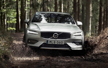 Вседорожный универсал Volvo V60 Cross Country оценили в России в 3 069 000 рублей