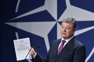 Порошенко подписал программу укрепления партнерства между Украиной и НАТО