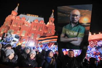 ''Розовые очки сняты'': Казарин рассказал о разочаровании крымчан Россией