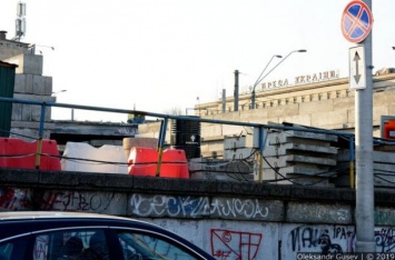 На Шулявском мосту видели "русский след": красноречивое фото