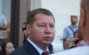 Губернатор Херсонской области посетил АП и написал заявление об отставке