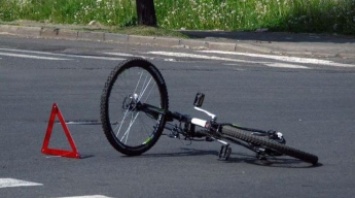 В Киеве подросток на велосипеде сбил женщину с ребенком (видео)