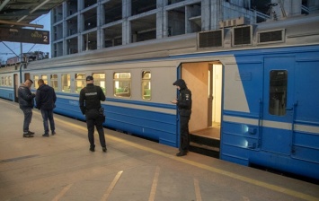 В Киеве в электричке обнаружили мертвого мужчину