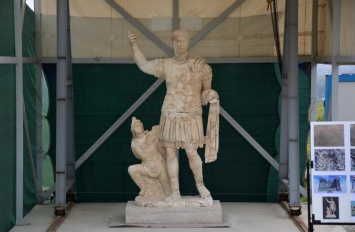 Турецкие археологи обнаружили уникальную статую императора Траяна