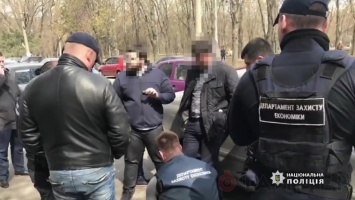 Задержание прокурора в Белгороде-Днестровском: помогал выйти из СИЗО и хранил в огороде целый арсенал
