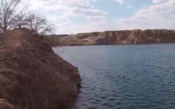 Под Запорожьем обнаружили тайное озеро, которого нет на карте (ВИДЕО)