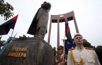 Посольство Польши выразило протест против попытки идеализации Бандеры в Украине