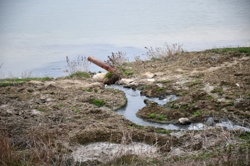 Дунай терпит: в Одесской области город периодически сбрасывает канализационные стоки прямо в реку