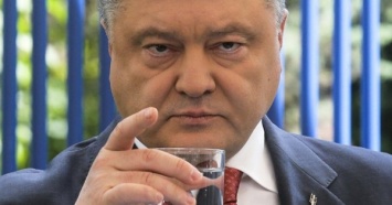 "Пьет не просыхая": Порошенко рассказал о любви к алкоголю