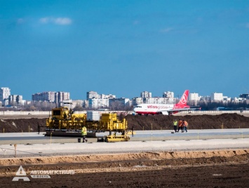 В одесском аэропорту построили половину полосы