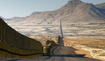 Пентагон заключил новые контракты на строительство стены на границе с Мексикой